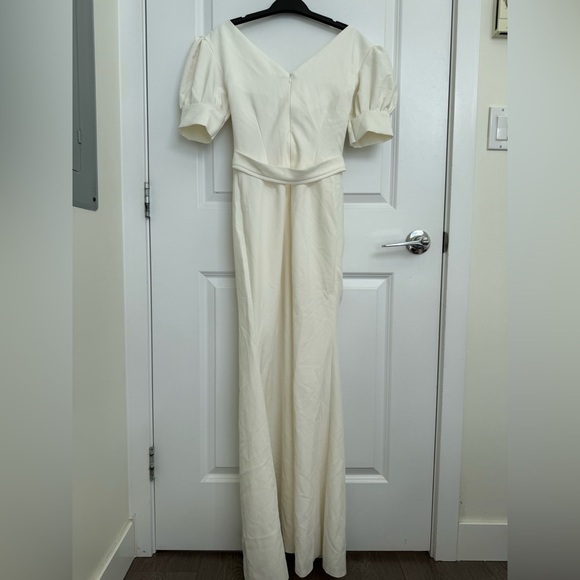 Elegant Ivory Maxi Dress with Puff Sleeves - Picture 6 of 7